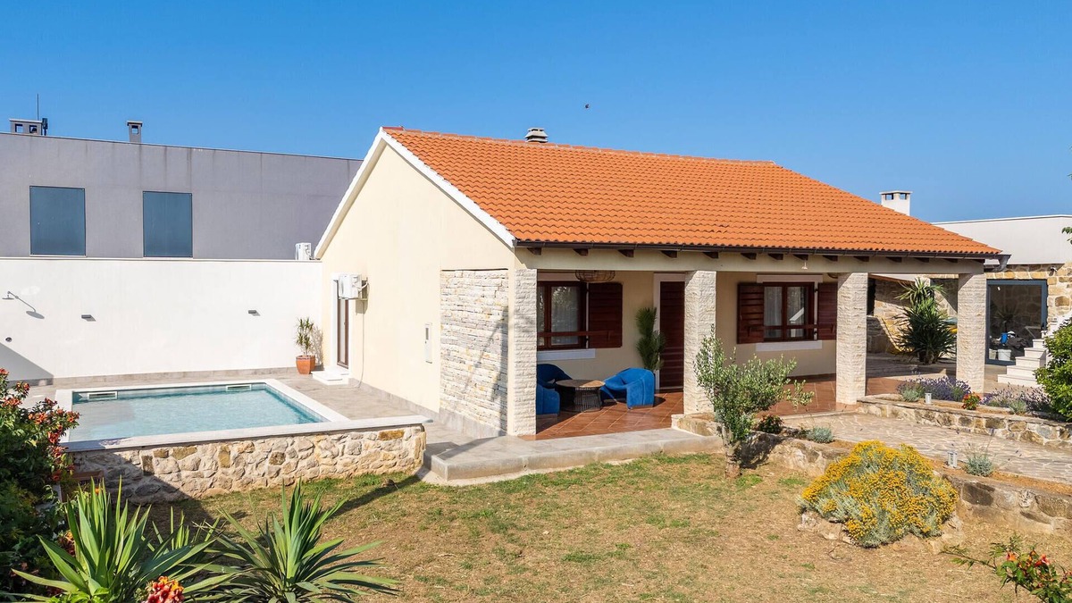 Benkovac House | Lovely home in Zagrad