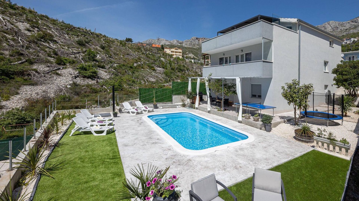 Zrnovnica House | Lovely home in Zrnovnica