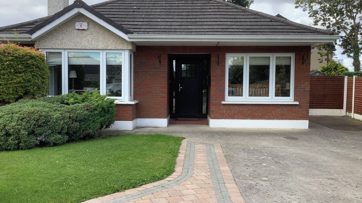 Clane House | Lovely home just outside of Dublin near horse races, lovely parks and trains.