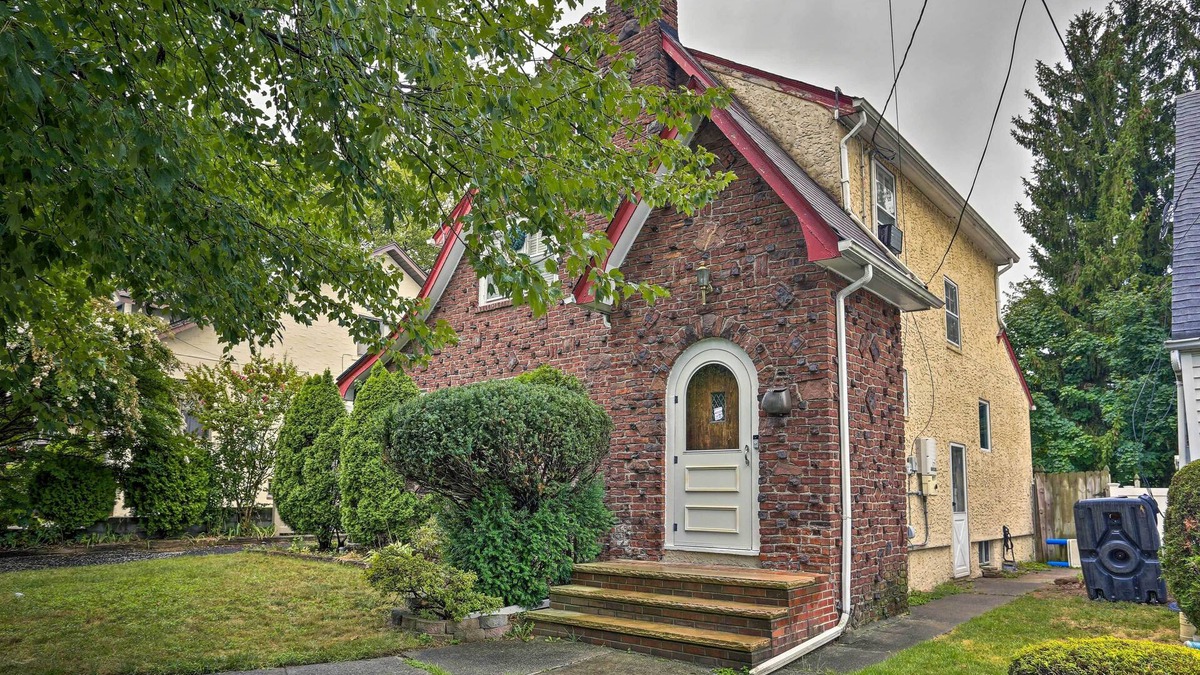 Teaneck House | Lovely Home Near FDU & Holy Name Hospital!