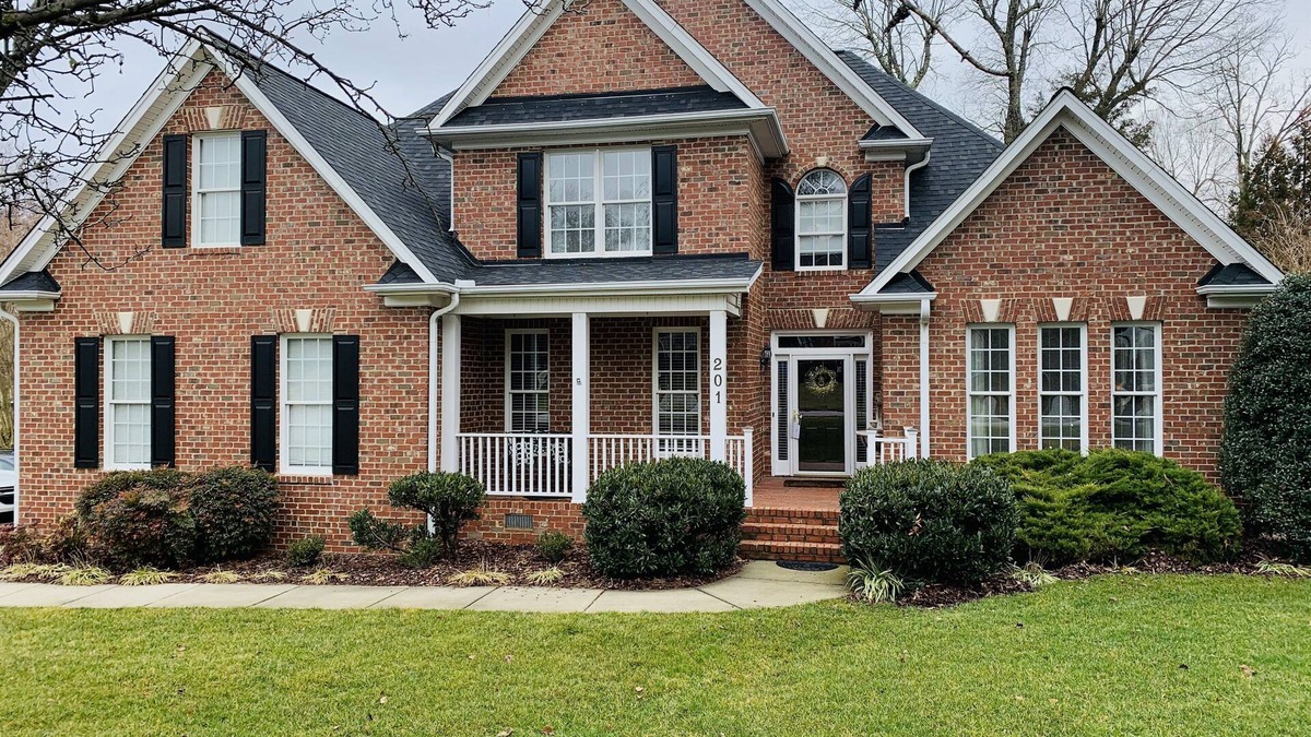Jamestown House | Lovely Home, Perfect location, Coliseum, Golf, HPU, Back Porch & Community pool