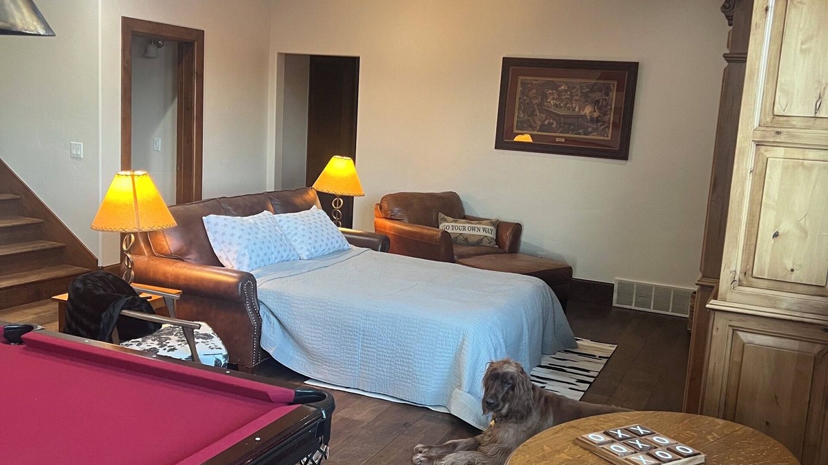 Kamas Apartment | Lovely home suite that sleeps 8 in Kamas with WiFi access with private entrance.