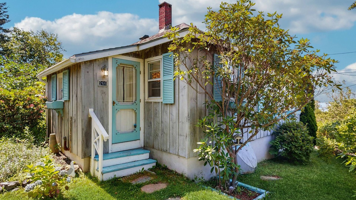 Spruce Head Cottage | Lovely home with harbor views, gas grill, streaming, W/D, & gourmet range