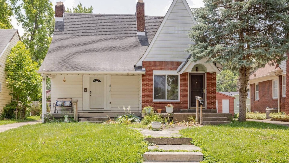 Indianapolis House | Lovely homey pad near Irvington with huge sofa, electric fireplace & porch swing