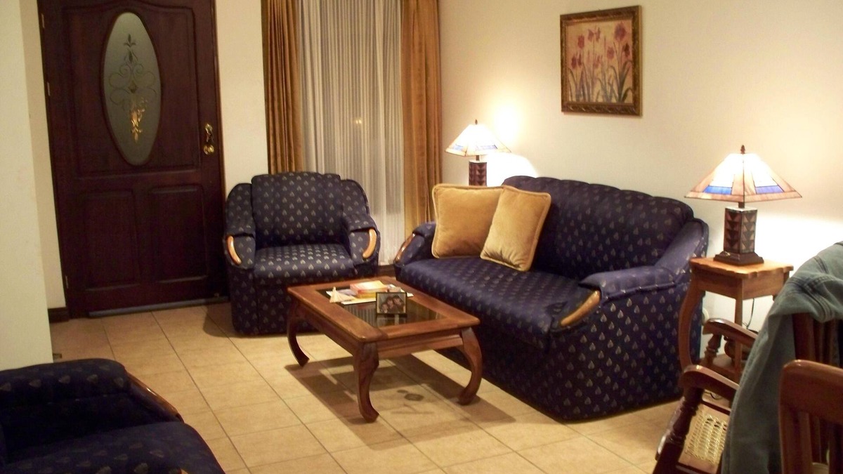 Heredia House | Lovely House In Gated Community 24/7 Hour Security, Enclosed Sunny Back Yard