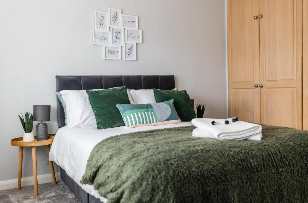 Cole Green House | Lovely House in Welwyn with Garden and Off road parking