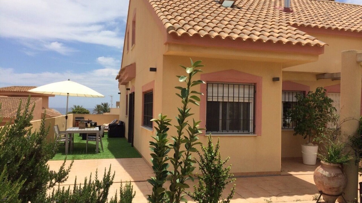 Los Puertos House | Lovely house in the town center of ISLA PLANA