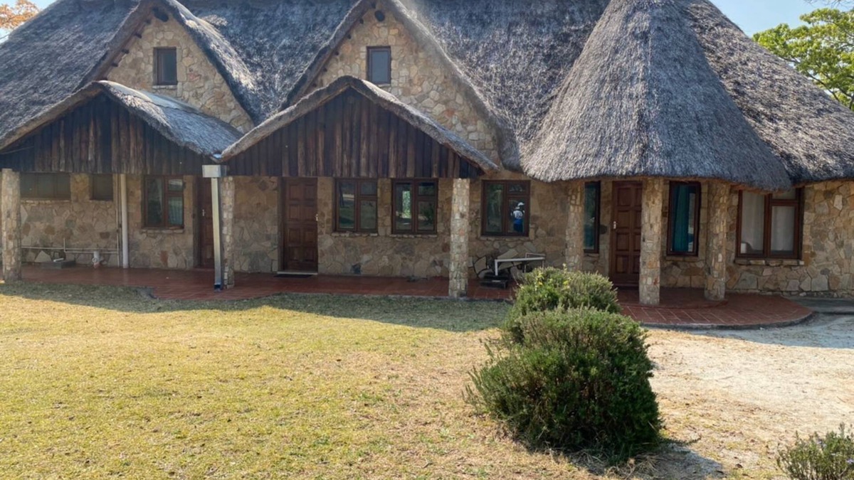 Nyanga Villa | Lovely house on 4 hectares in John Galt Village. - 2011