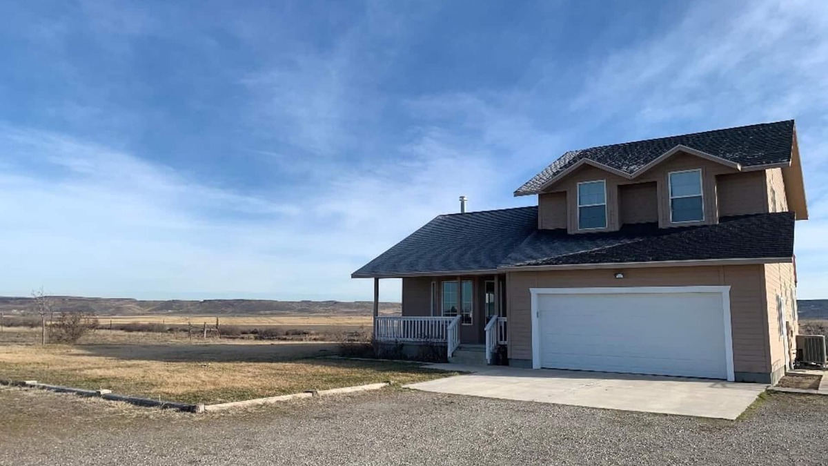 Grand View House | Lovely house on the Snake River that is minutes from CJ Strike Reservoir !