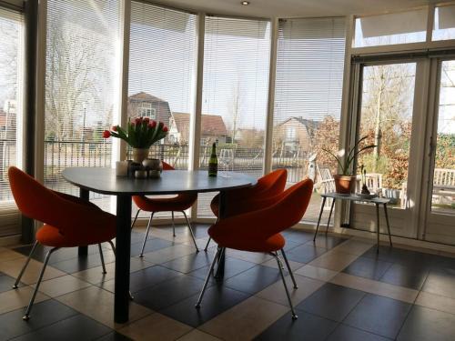 's-Graveland House | Lovely house on the water near Amsterdam