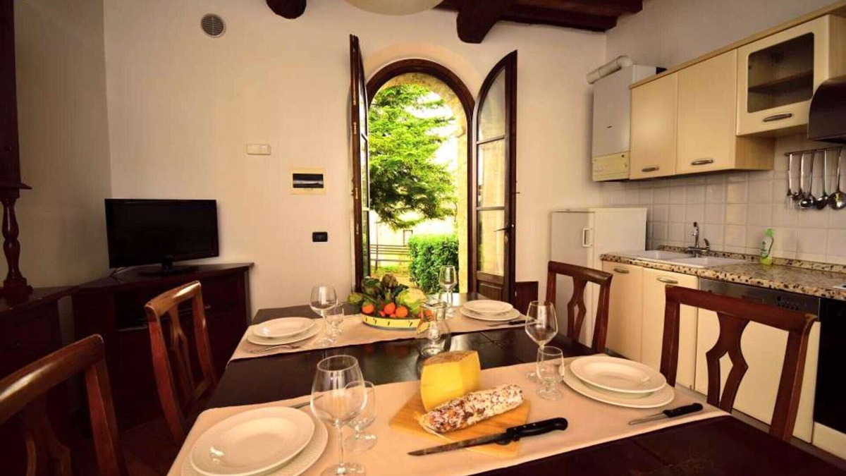 Ponte di Gabbiano Apartment | Lovely apartment for 3 people with WIFI, A/C, pool, TV, pets allowed and parking, close to Siena