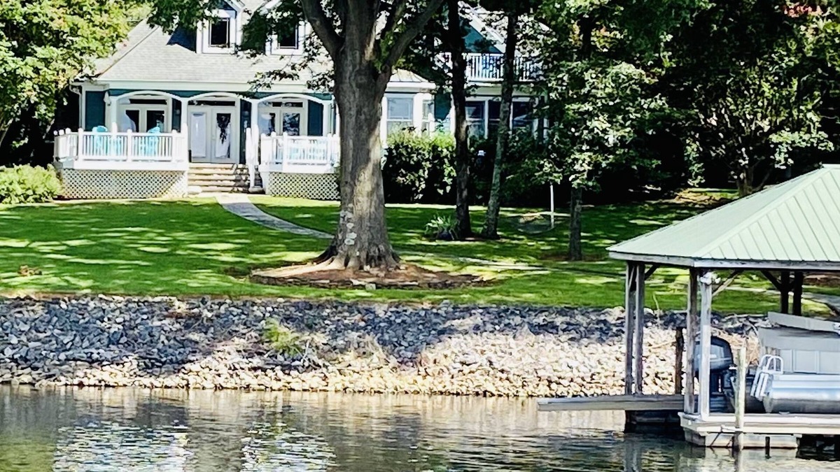 Terrell House | Lovely Lakefront Oasis on Kiser Island w/Private Dock & Brilliant Sunsets!
