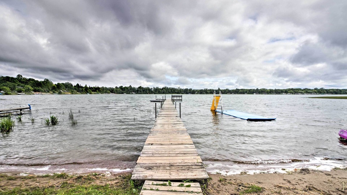 Dent Cabin | Lovely Lake Cabin: Boat Rentals & On-Site Bar