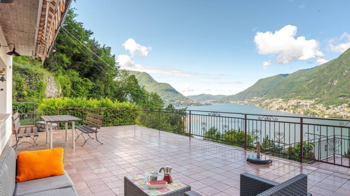 Pognana Lario Apartment | Lovely Lake View Apartment with Terrace