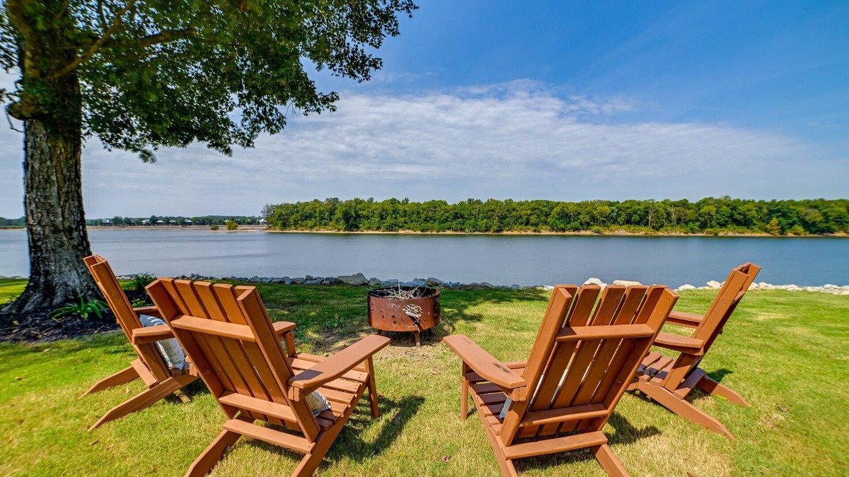 Olivehill Apartment | Lovely Lakefront Apartment w/Boat Ramp Access