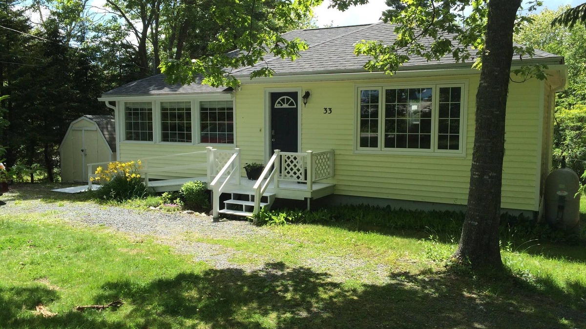 Ingramport Cottage | Lovely Lakefront Cottage near Sandy Beaches and Hiking/Biking Trail