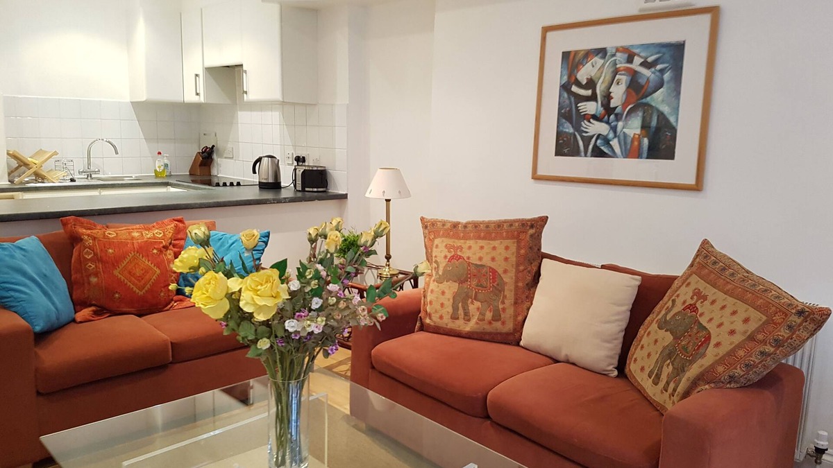 Addison Apartment | Lovely Large Garden Flat near Westfield & Olympia