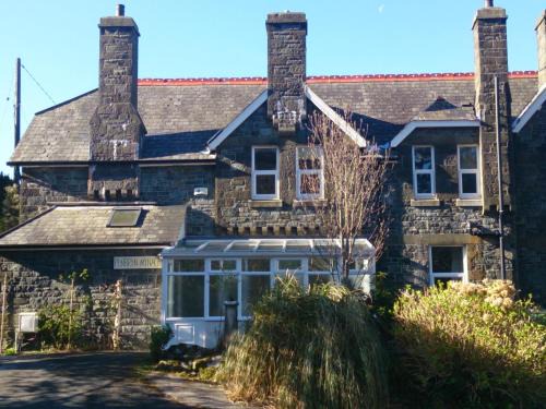 Barmouth House | Lovely Large home 10 Minute Walk to Barmouth Beach
