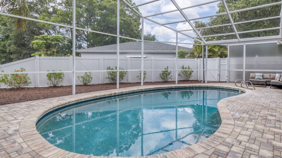 Pinebrook Estates House | Lovely Largo POOL Home, sleeps 8, 122nd