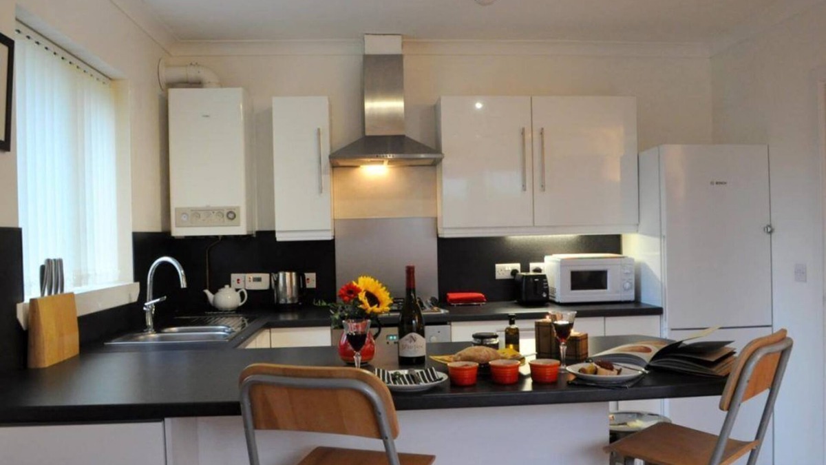 Stornoway Apartment | Lovely, Light and Airy 1-Bed Flat in Stornoway