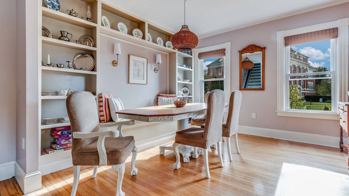 Mystic - New London House | Lovely & Light-Filled Victorian Townhouse with Luxury Amenities