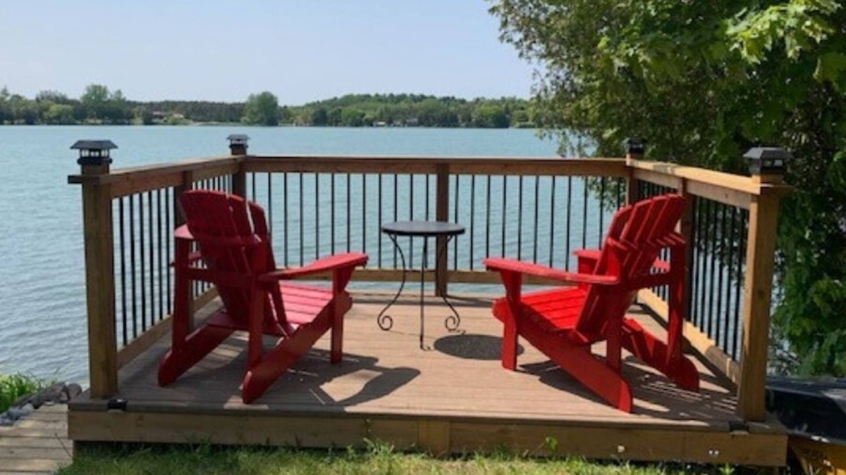 Colborne Cottage | Lovely Little Lake House - A serene getaway close to the city