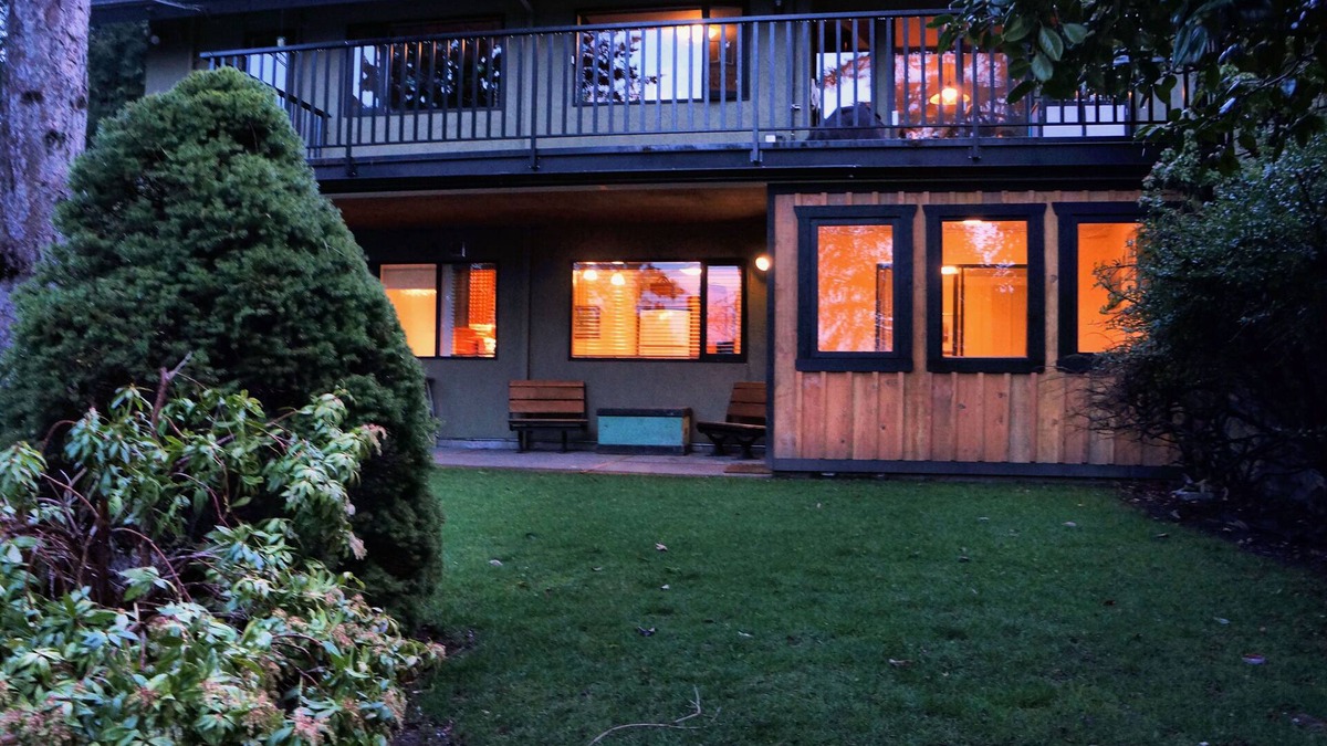 Regional District of Nanaimo House | Lovely little well appointed suite close to downtown, parks and restaurants
