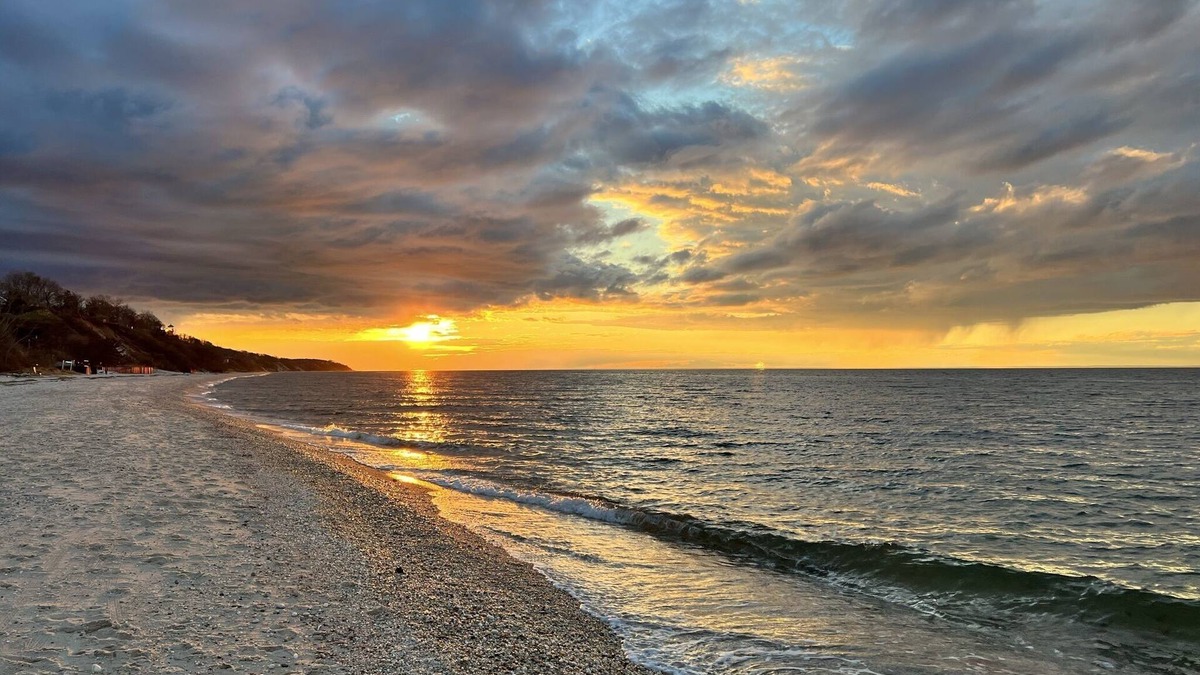 East Shoreham Apartment | Lovely Loft Apartment with Private Beach Access!