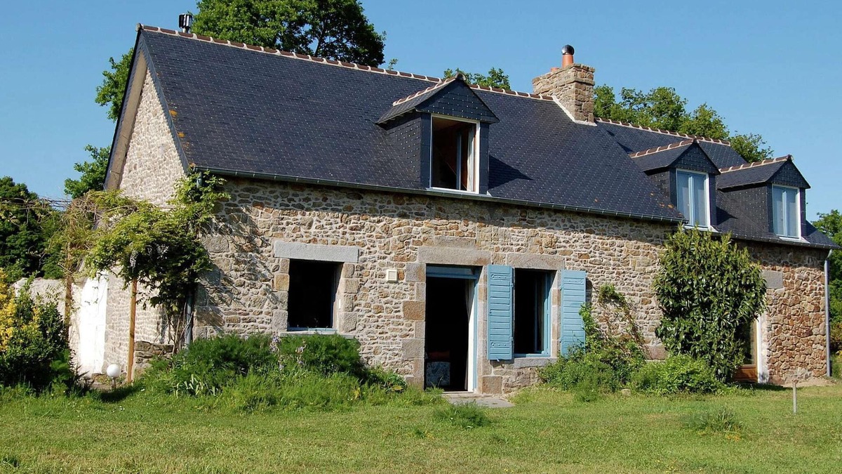Baguer-Morvan Villa | Lovely mansion with fenced garden