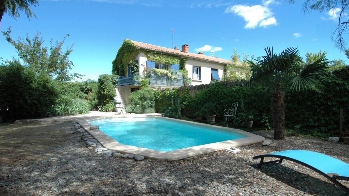 Maubec Apartment | Lovely Maubec apartment with private gardens, heated saltwater pool & internet