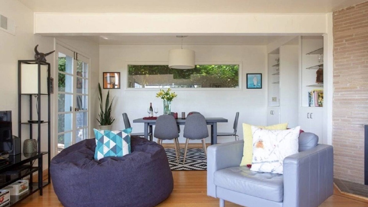 Berkeley Hills House | ★Lovely Mid-Century Modern Gem! ★BAY VIEWS★ HOT TUB★PARKING! ★PETS WELCOME!