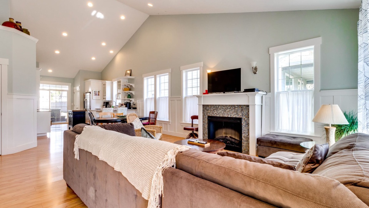 Nehalem House | Lovely Modern Home with Private Hot Tub and WiFi Near the Bay - Dog-Friendly