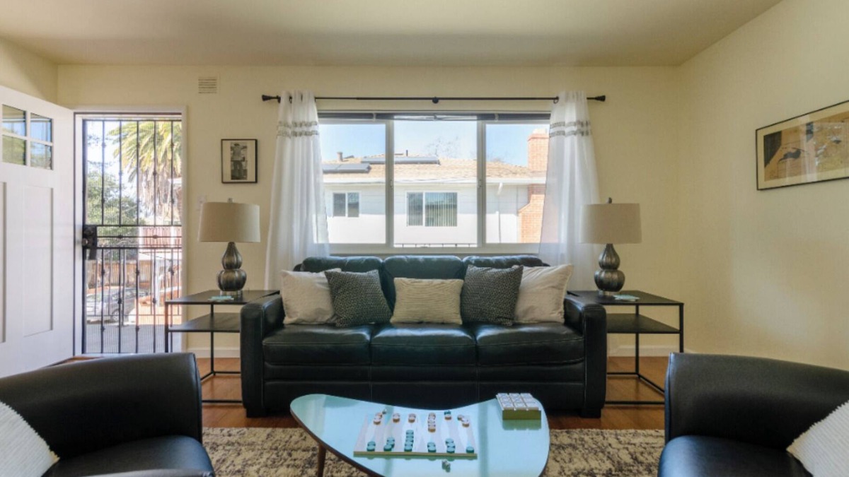 Lincoln Highlands Apartment | Lovely Modern & Stylish 2 bd & 1 bath
