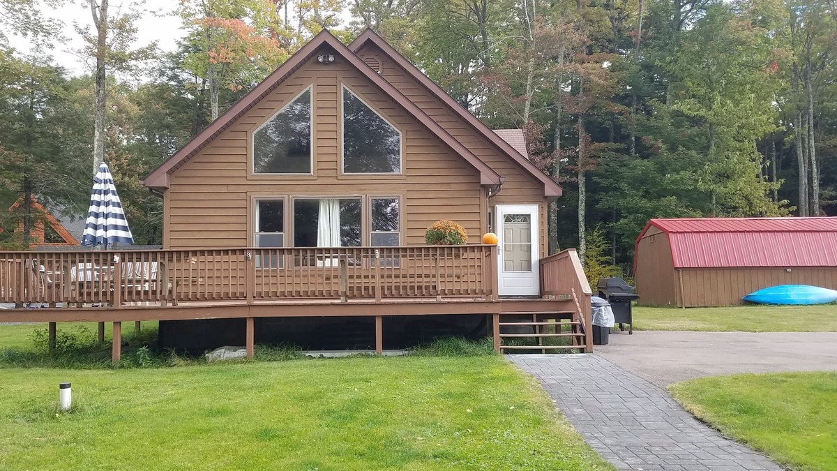 Mount Storm House | Lovely Mount Storm Waterfront Lake House - pet friendly, child friendly retreat