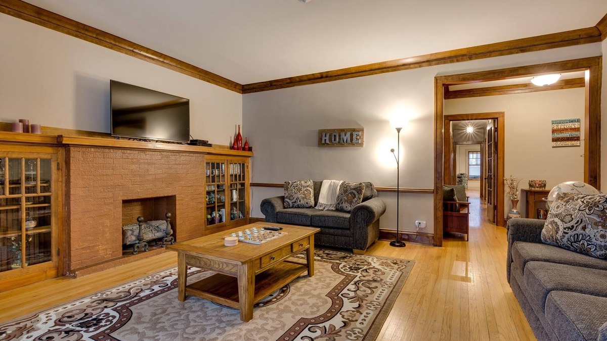 Rogers Park Apartment | Lovely Near Loyola - Enjoy the Wonderful Outdoor Space and Sun Room - Room for the Whole Crew by AllSet Turnover