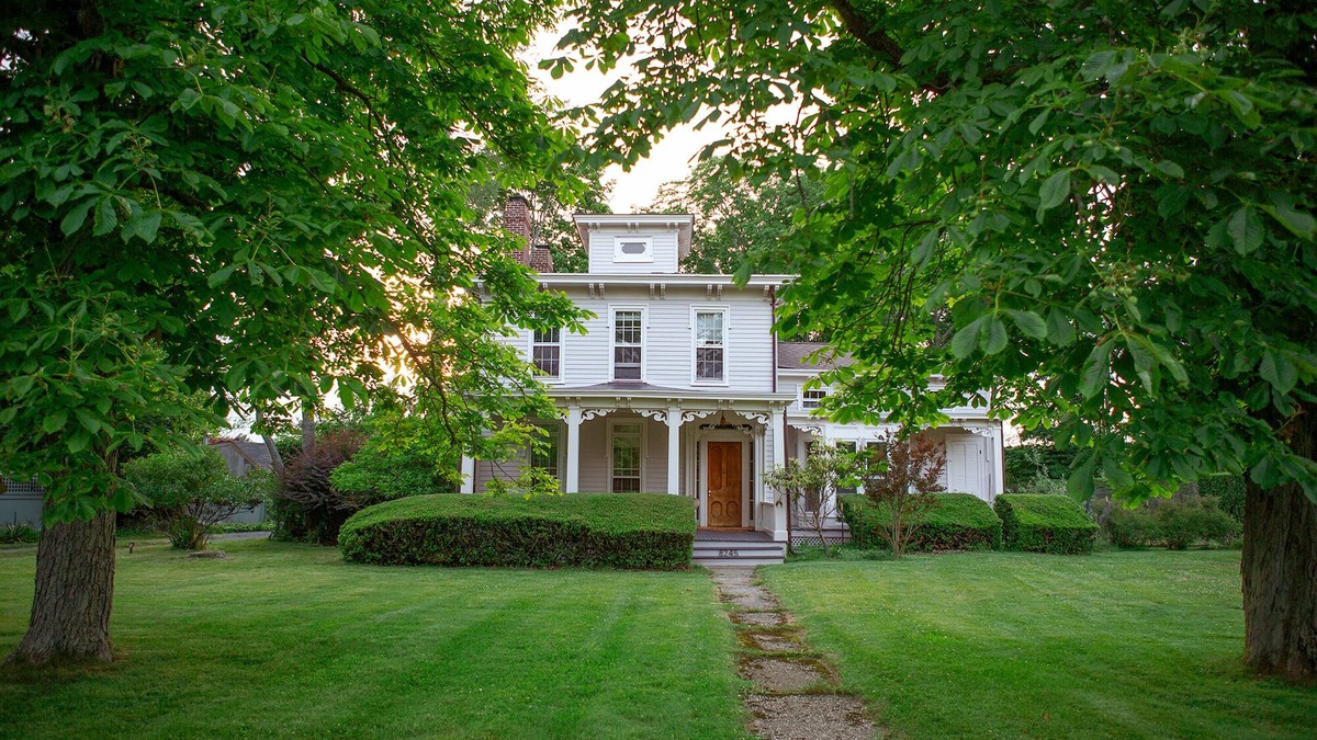 East Marion House | Lovely North Fork Sea Captain's Home