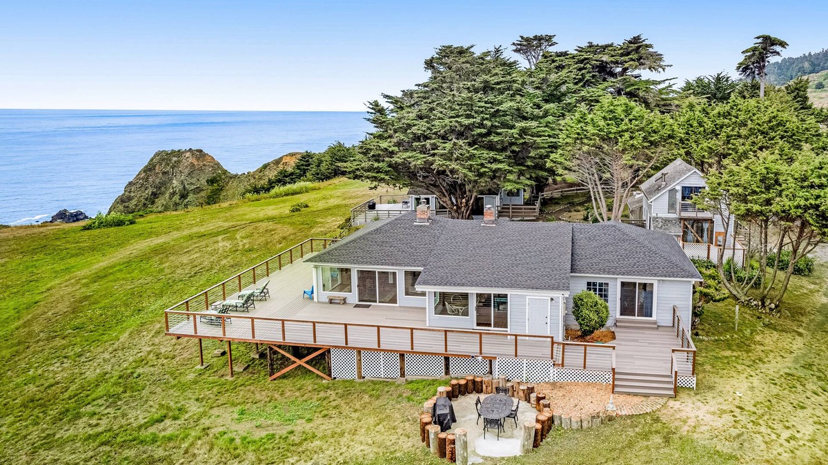 Elk House | Lovely oceanfront home with large deck, panoramic views, firepit, & W/D