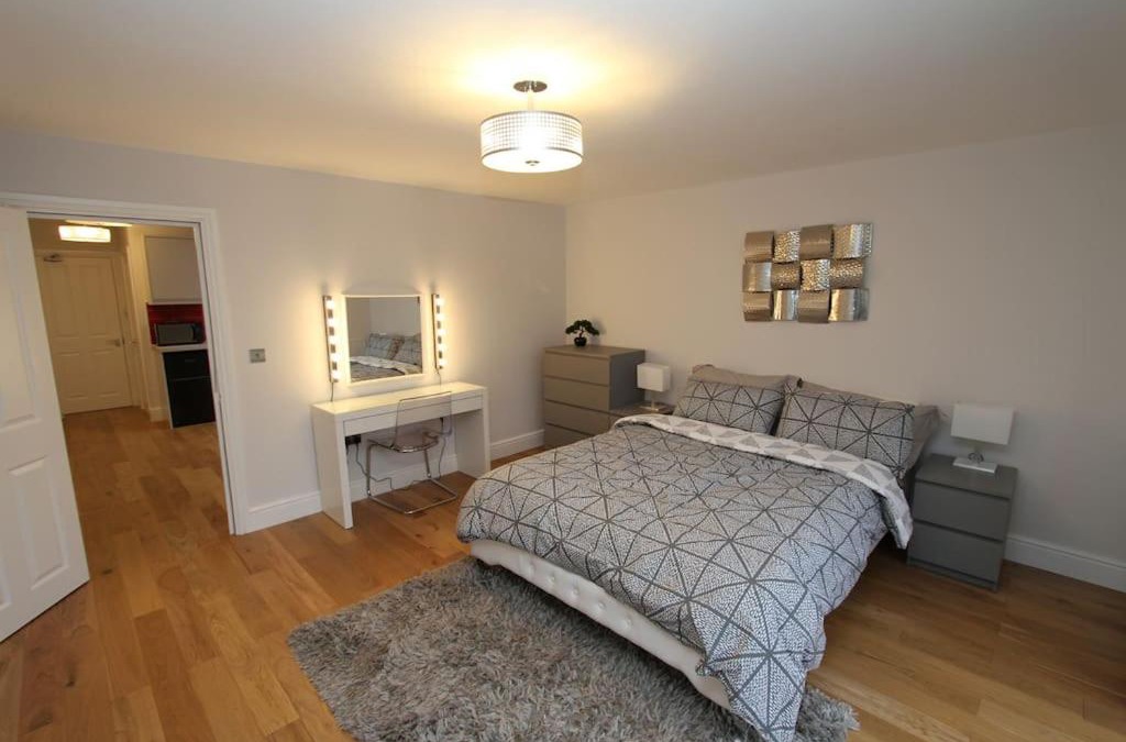 Hoe Street Apartment | Lovely One Bed Apartment-Near All Transport-Village-FreeParking