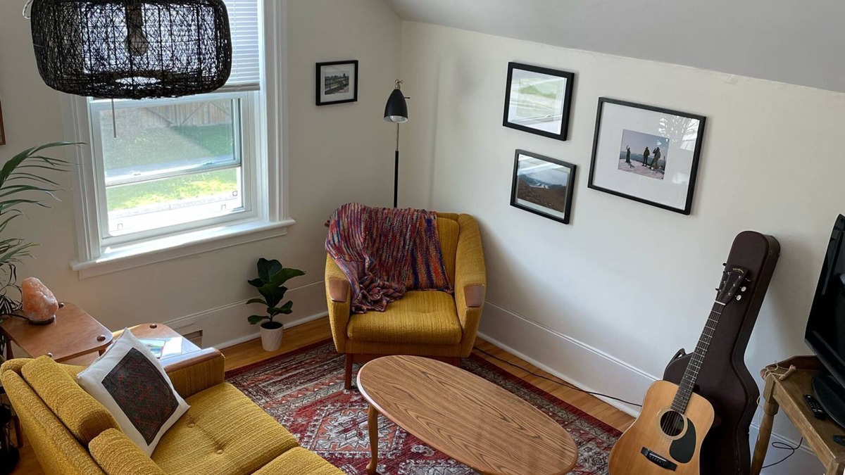 Cobourg Apartment | Lovely one-bedroom apartment (near downtown/beach)