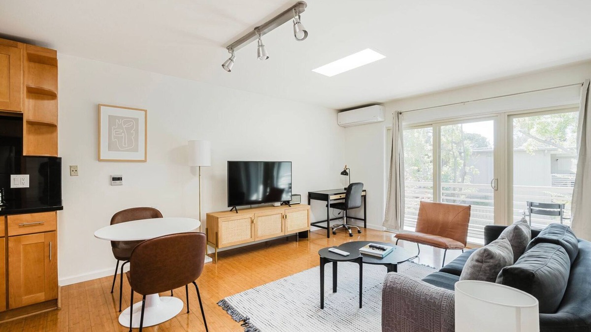 University South Apartment | Lovely Palo Alto 1BR w/W/D & A/C, nr University, by Blueground