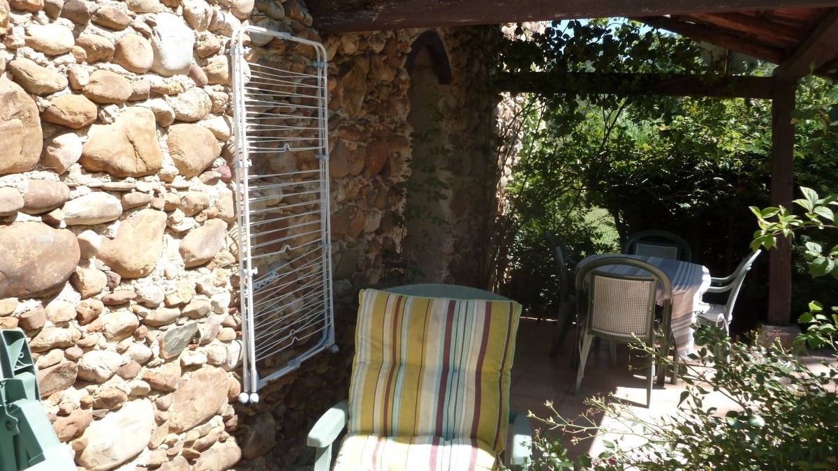 Uglas Cottage | Lovely peaceful French Farmhouse cottage close to all ameneties and mountains