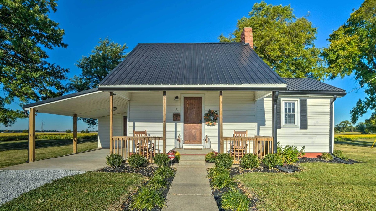 Oak Grove House | Lovely Pembroke Retreat w/Beautiful Patio!