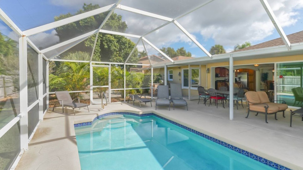 Sarasota House | Lovely ❤ Pool - Walk to Siesta Key, No Car Needed