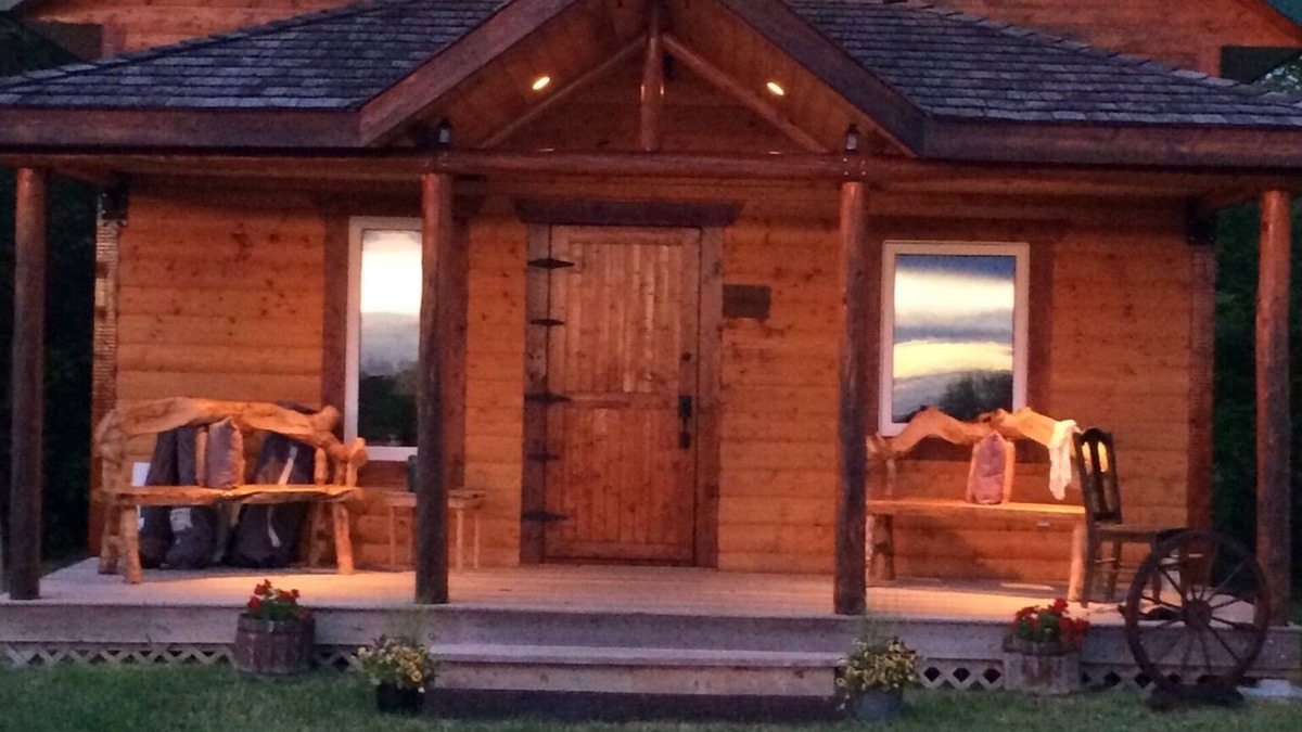 Division No. 7 Cabin | Lovely private cabin located in the country - ask us about family reunions also