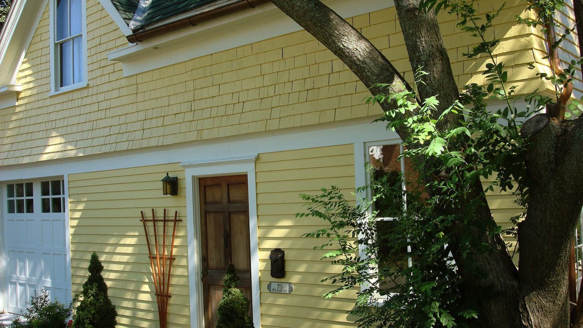 Edgewood House | Lovely private Carriage House on Historic Property