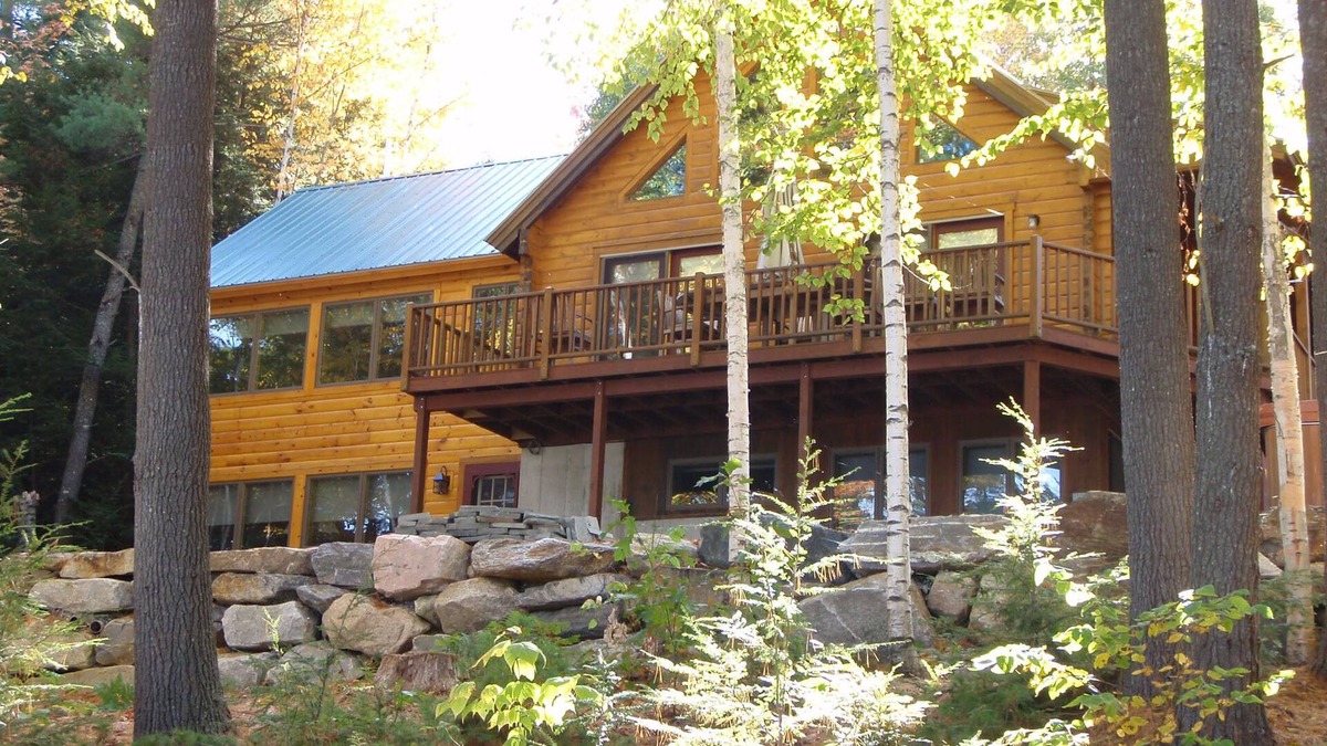 Oxford Cabin | Lovely Private Log Home Perfect For Larger Families Situated On Thompson Lake