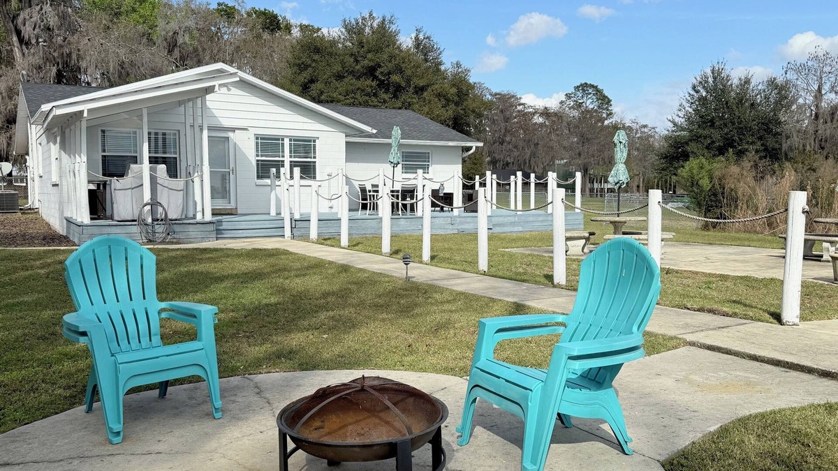 Hampton House | Lovely, Quaint Home on the Beautiful 822 Acre Hampton Lake