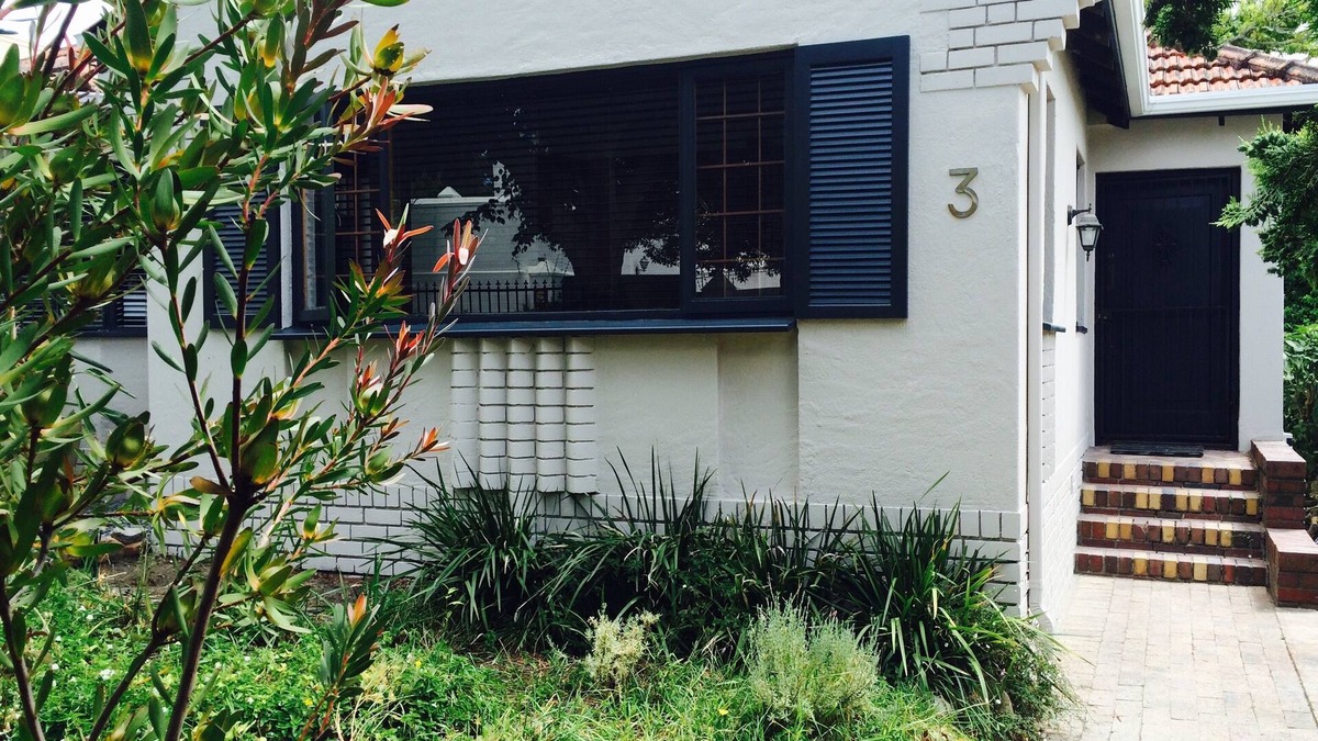 Claremont House | Lovely Quaint Home with Large Outside Entertainment Area
