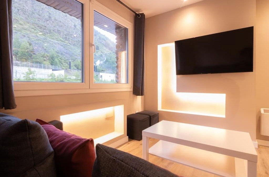 Soldeu Apartment | Lovely quiet apartment walking distance ski runs - HUT1-OO5333