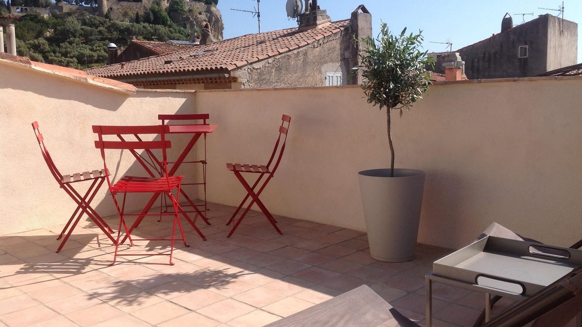 Cassis Apartment | Lovely refurbished t3 of 66m2, full center with a 22m2 south terrace